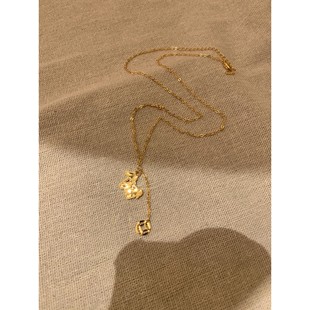 新中式碎碎冰金色小马钱币项链女本命年轻奢爆闪金色锁骨链配饰品