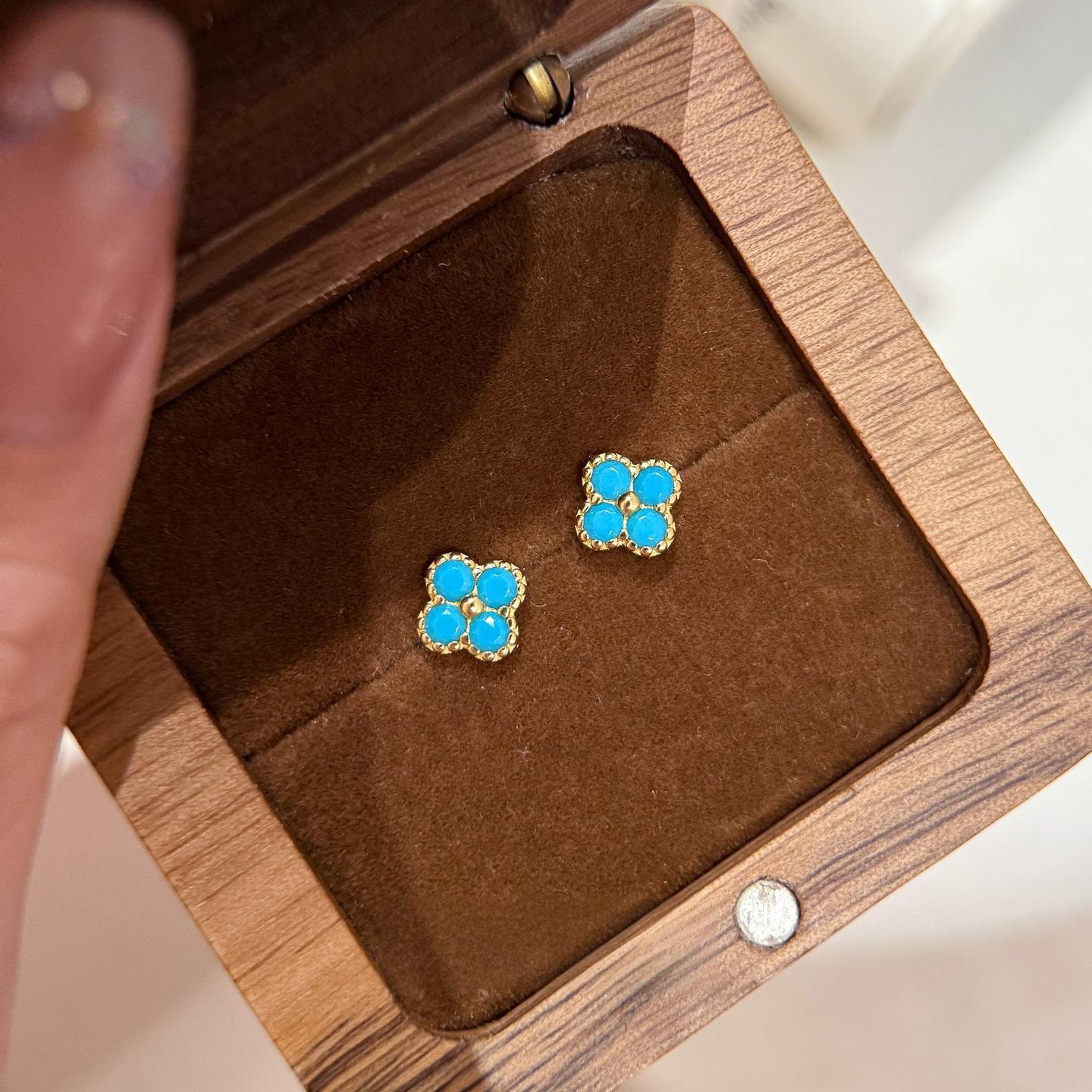 新中式仿绿松石四叶花草耳钉精致