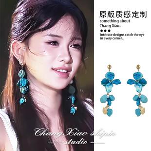 偏爱之恋蒲言延同款蓝色碎石耳环女2025新爆款轻奢高级感耳钉耳饰