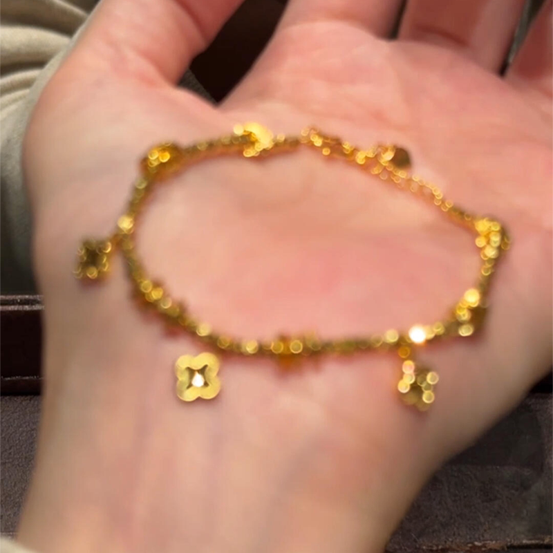 金色四叶草手链女款轻奢小众精致高级感串珠仿碎金子新款盘缠手饰