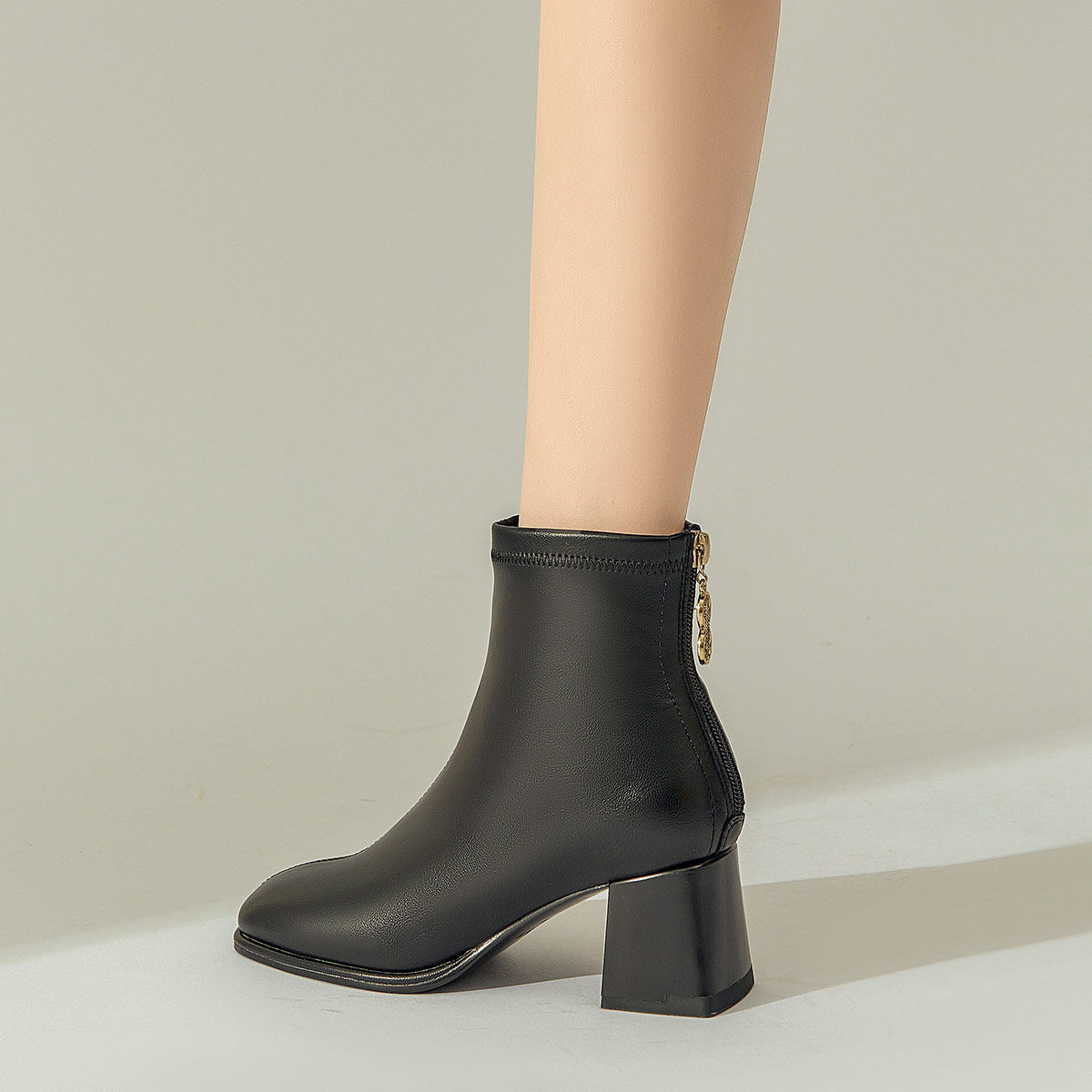 卓诗尼时装靴女2025年秋冬新款简约百搭通勤靴子法式软皮粗跟短靴,女鞋,时装靴,淘宝优惠券,粉丝福利购,淘宝优惠卷