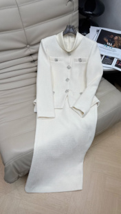 专柜最新款连衣裙经典白色粗花连衣裙整体剪裁利落面料质感高级