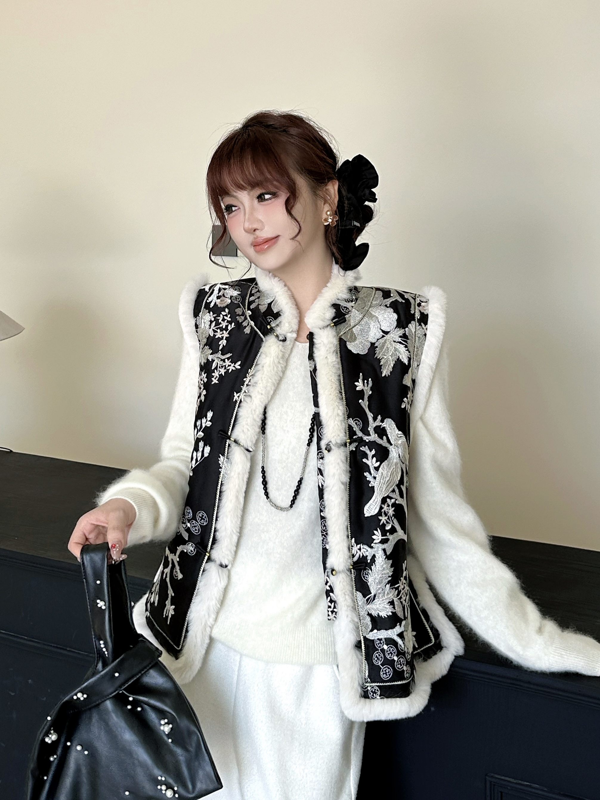 欧货醋酸面料重工金丝绣花羊毛棉内胆拼接獭兔毛国风棉服马甲