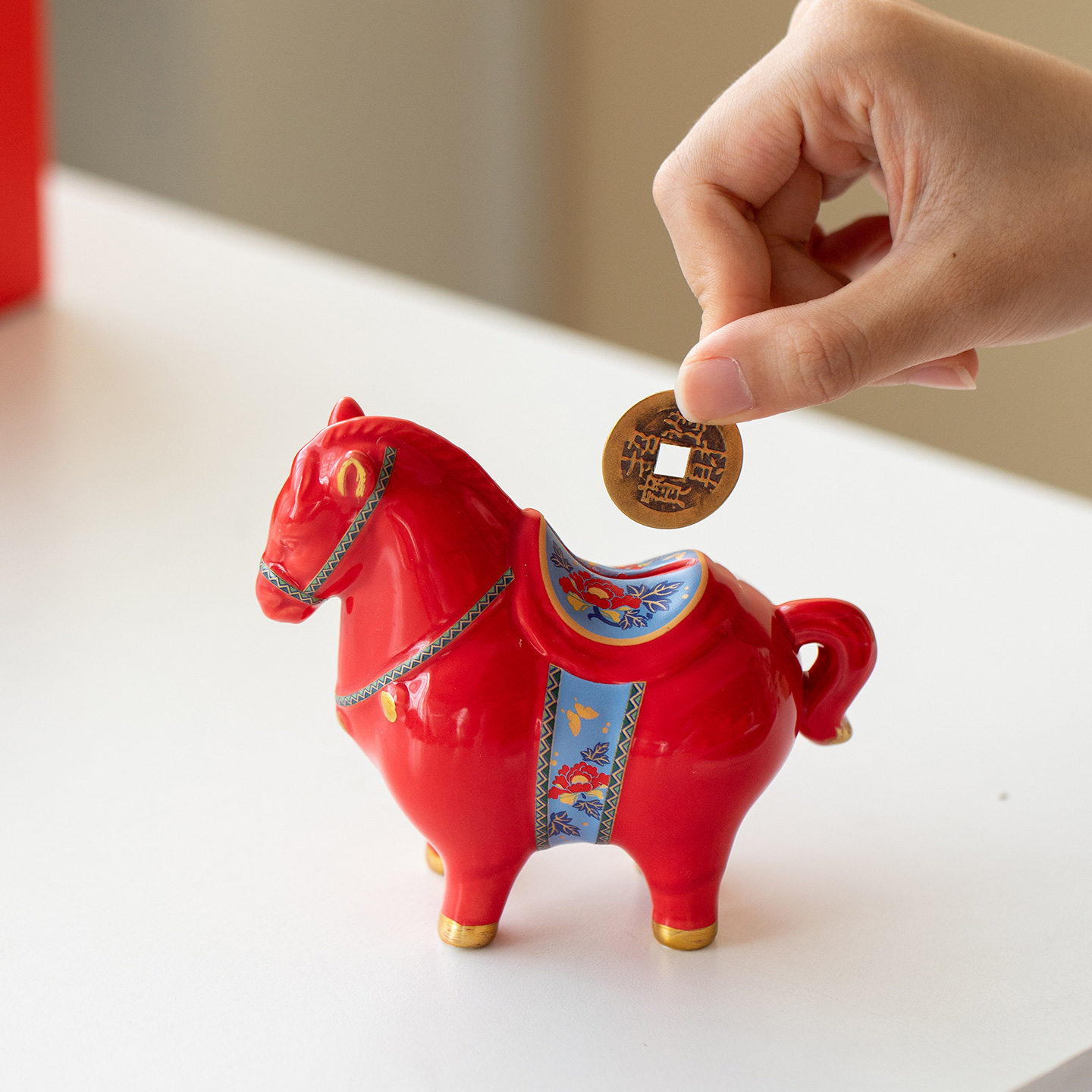 陶瓷马上赚钱创意摆件