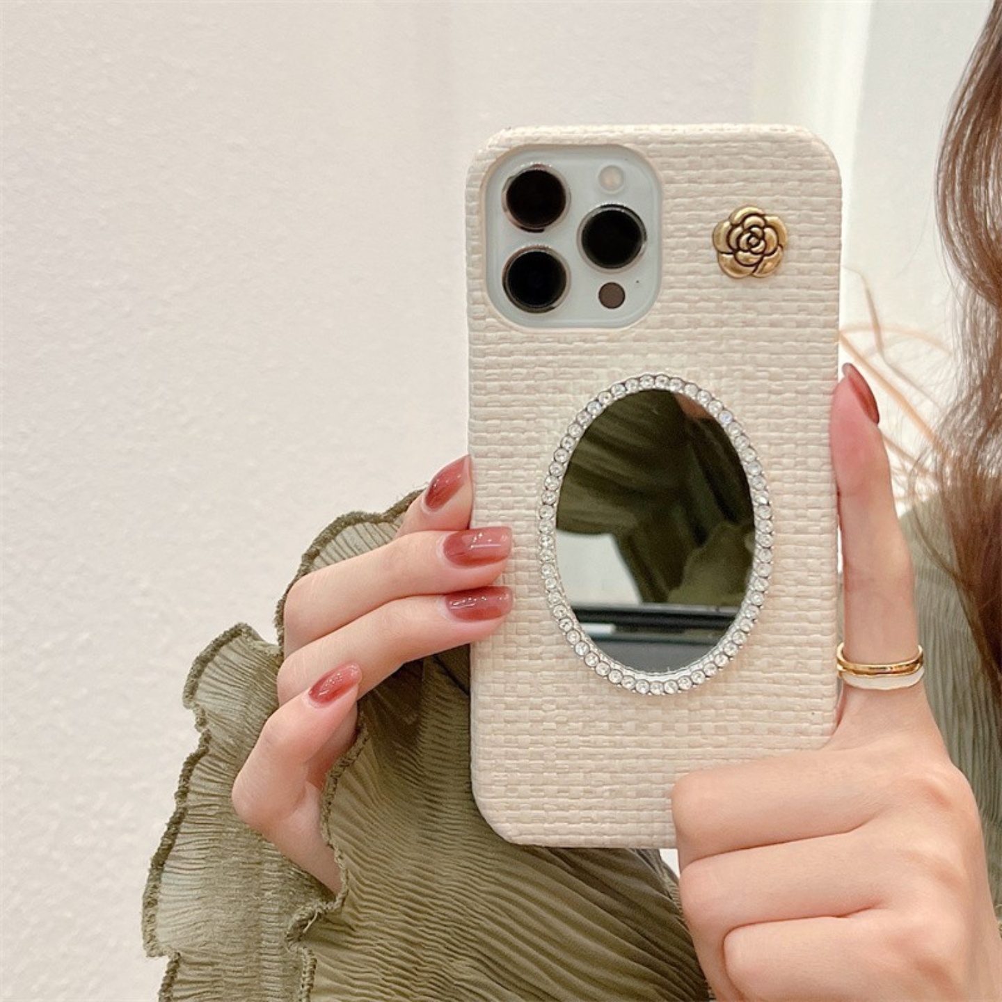 iphone16硬壳小香风镜子手机壳