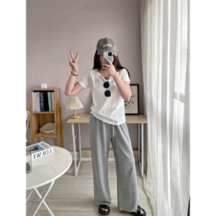SA小树2026夏基础款卷边v领宽松短袖t恤女通勤百搭简约针织上衣潮