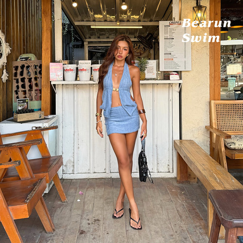 BEARUN SWIM 性感挂脖连衣裙女2026新款海边穿搭设计感连体裙子