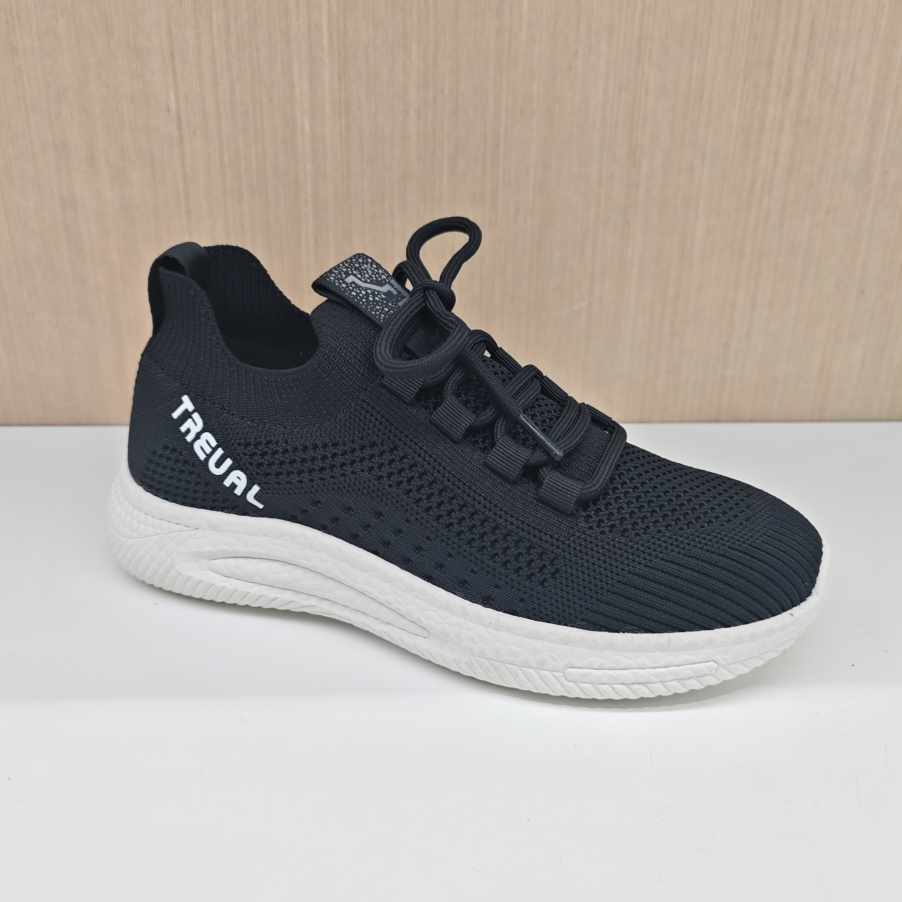 康龙2025春季新款透气软底休闲鞋