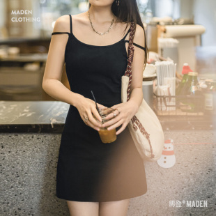 马登夏日纯欲赫本风吊带包臀小黑裙修身 背心连衣裙女 露肩背无袖