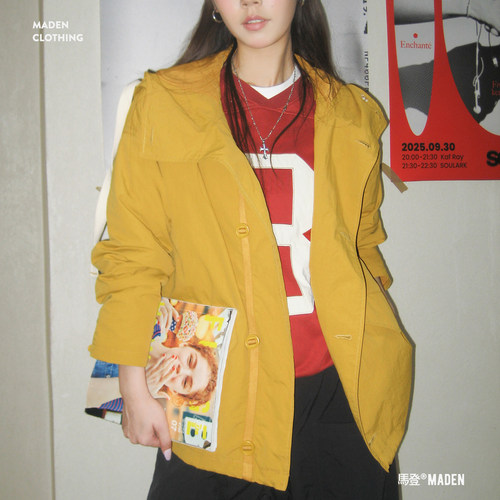 马登女装户外防风防泼水连帽外套