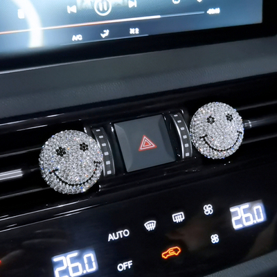 原创新款笑脸水晶汽车出风口装饰高档车载香水用品创意通风口香薰