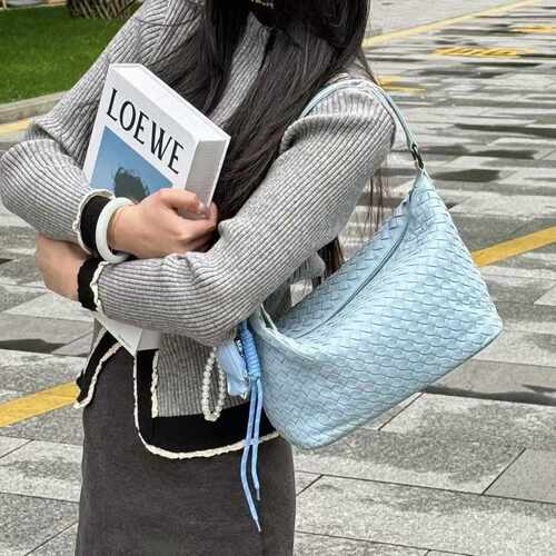 2026新款真皮质感编织饭盒包极简Hobo饺子包慵懒风腋下包女