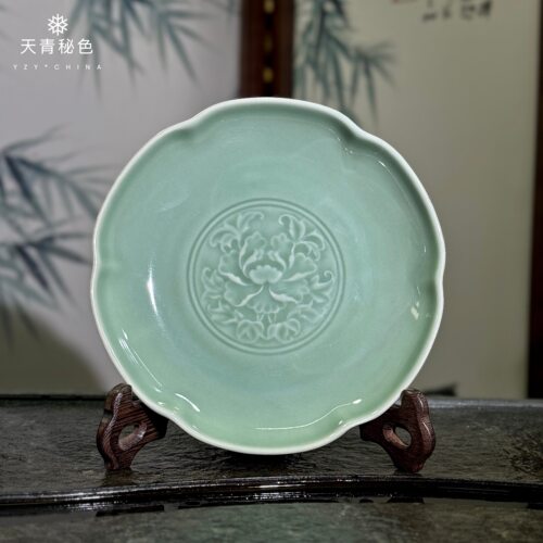 高温青瓷盘子六瓣花口牡丹盘