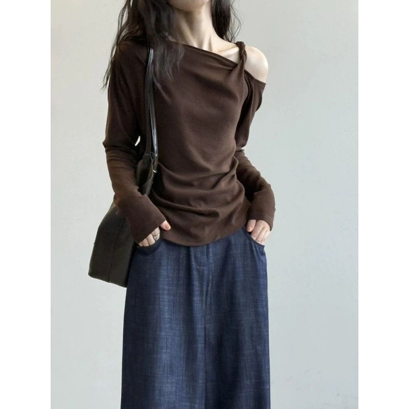 高级感斜肩扭结长袖t恤女秋季不规则露肩设计感独特咖色小上衣潮