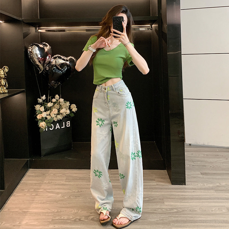 高级感轻奢气质夏季新款减龄女神范绿色韩版打底衫搭配高腰阔腿裤