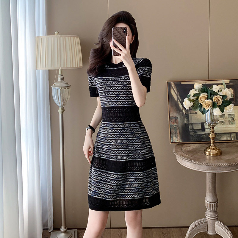 杭州四季青女装夏季新款小香风收腰显瘦短袖a字冰丝针织连衣裙女