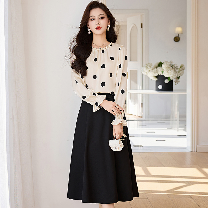 气质印花上衣搭高腰半裙女2025年秋季上新简约时尚修身显瘦两件套