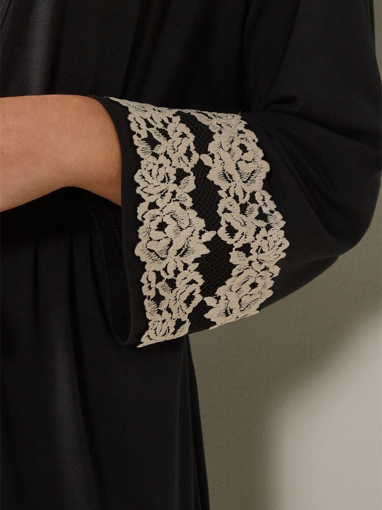 INTIMISSIMI WOMENS FASHION ELEGANCE AND COMFORT FLORAL LACE TRIMMED LONG DRESSING GOWN PV1294M