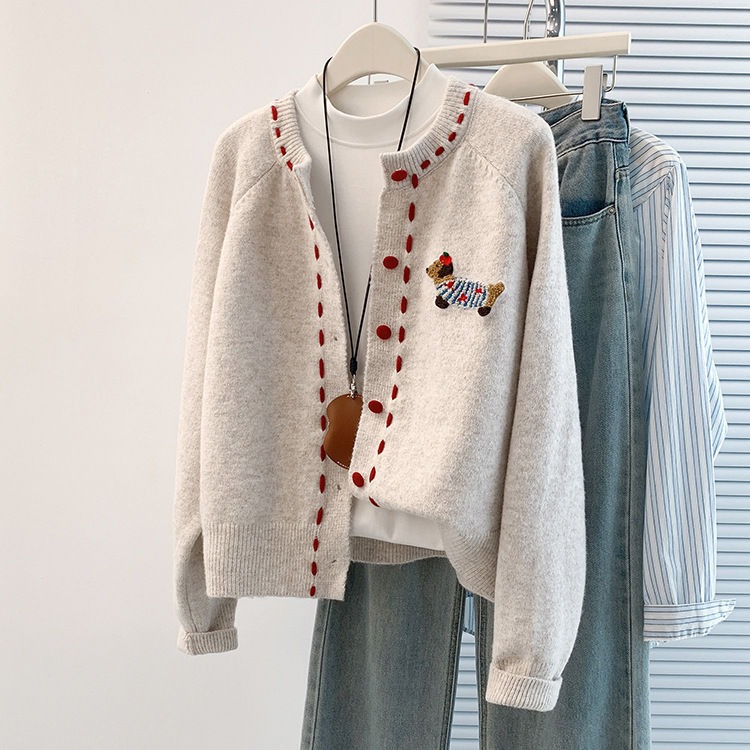 2025软糯加厚圆领毛衣外套女秋季新款设计感外穿慵懒针织开衫上衣