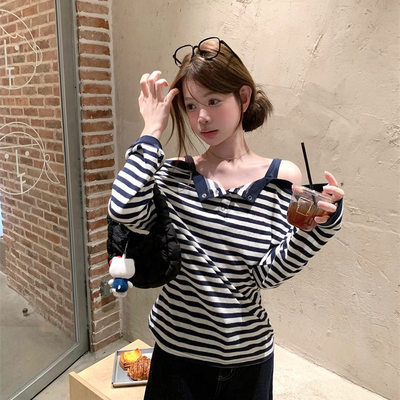 韩式一字肩撞色条纹露肩