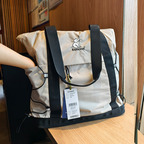 原900＋折扣柜双肩背包~超大牢固