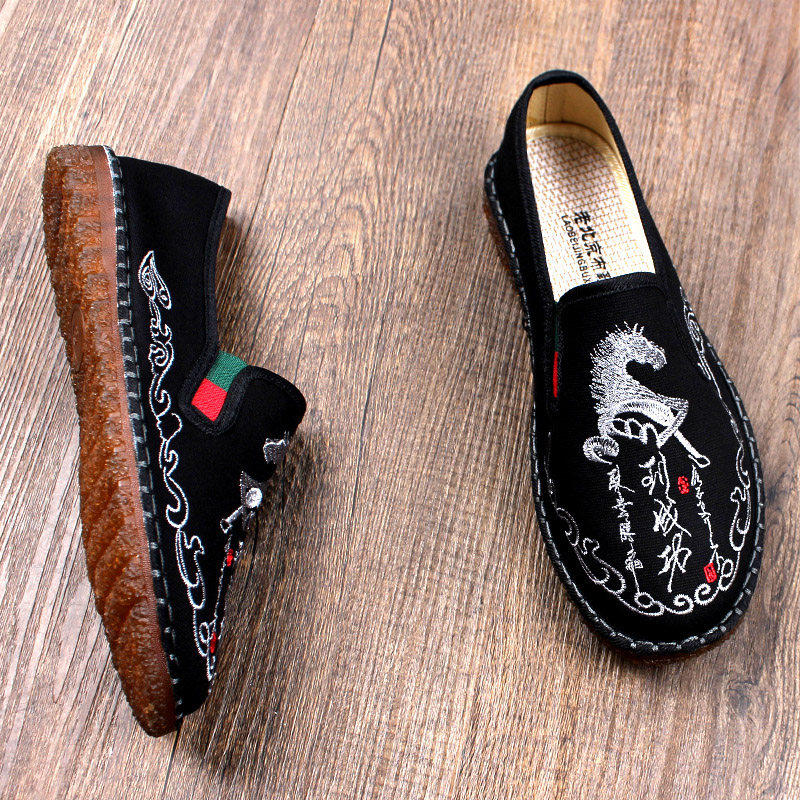 夏季新款老北京布鞋男士高端刺绣一脚蹬软底不累脚透气耐磨牛筋底