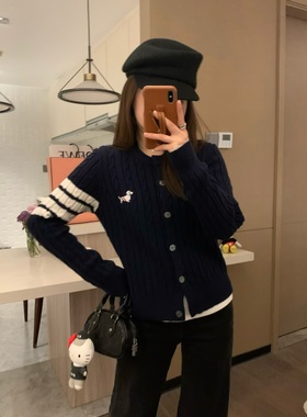 VASSE tb学院 显瘦减龄百搭小狗刺绣圆领麻花毛衣百搭针织开衫冬