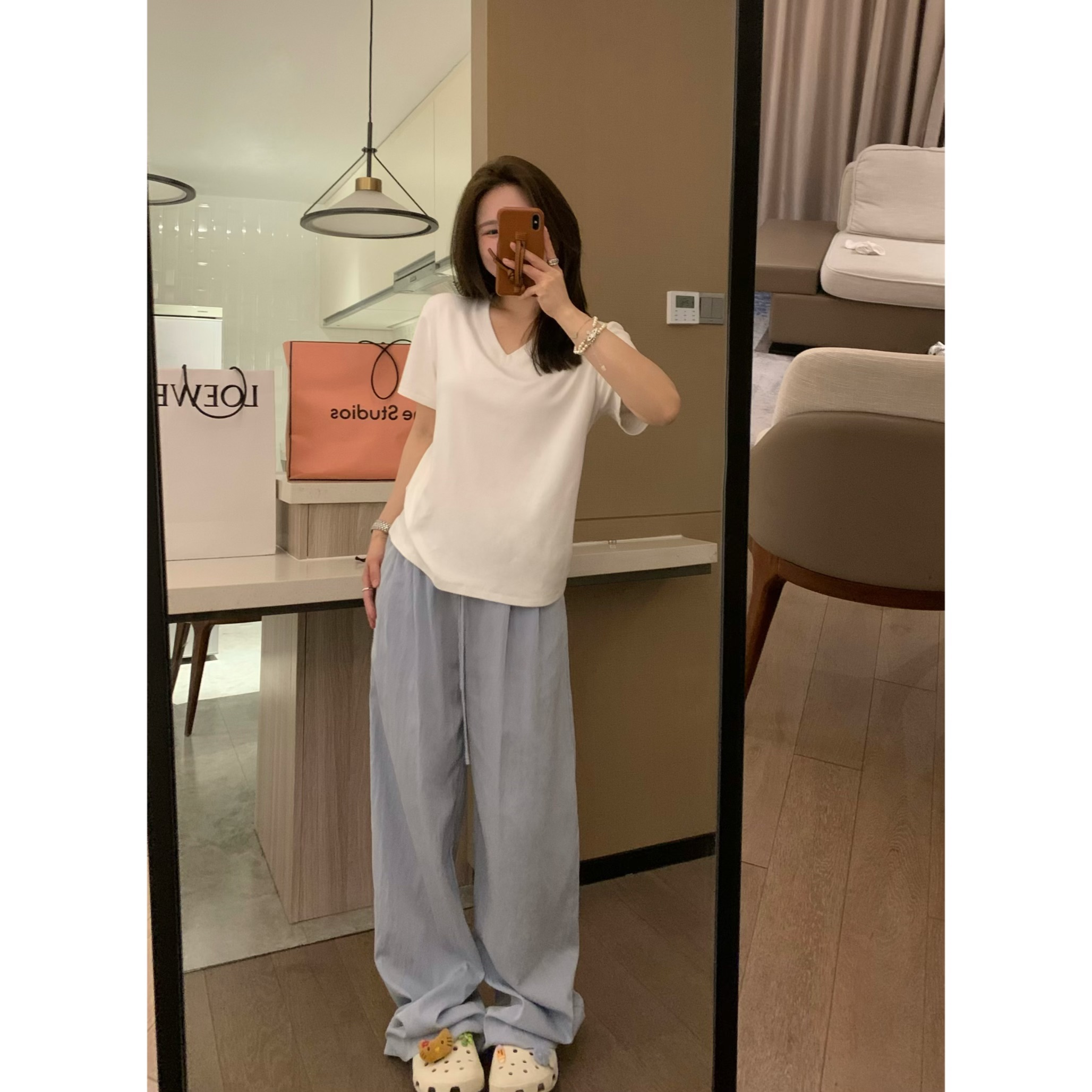 慵懒简约百搭V领垂感宽松显瘦T恤
