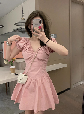 Veee初夏甜茶 粉色显瘦V领泡泡袖设计感褶皱辣妹短款法式连衣裙