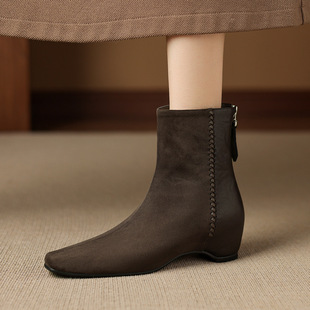 洋气舒适通勤内增高羊反绒面皮拼接切尔西2025中跟方头真皮短靴女