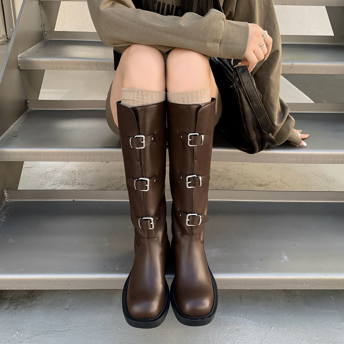 巨洋气博主皮带扣全牛皮骑士靴2025粗中跟圆头真皮高筒长靴42大码