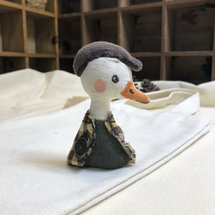 手工制作可爱带帽鸭子充棉玩偶童装挂件胸针袜子儿童服装装饰