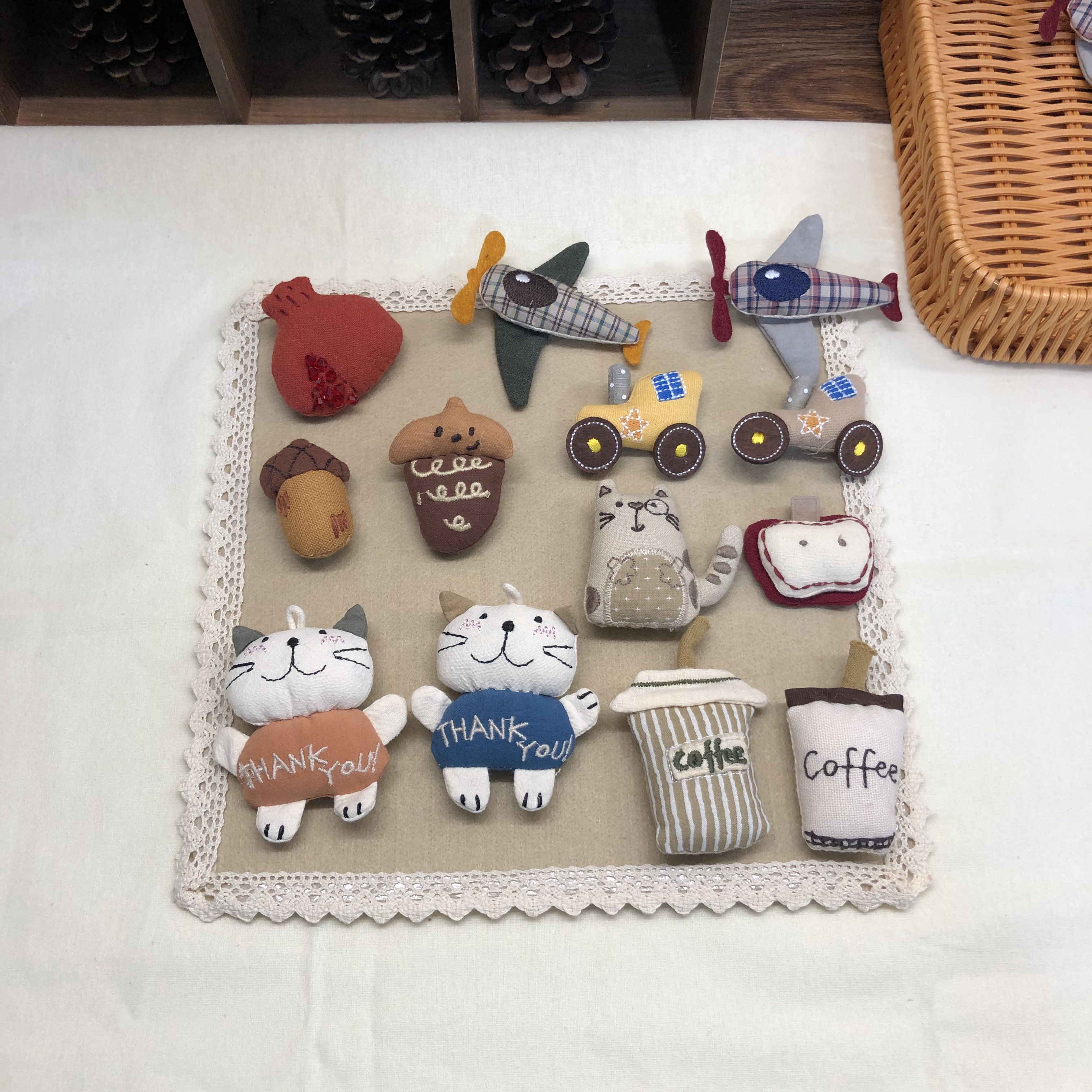 手工制作布艺充棉饰品 森系小清新胸针配饰卡通少女小猫松果石榴