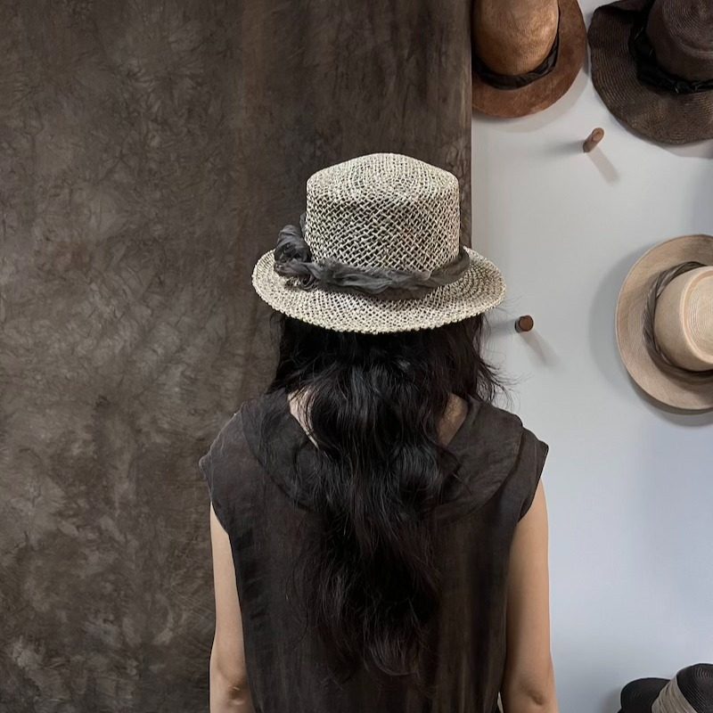 禾创社草编高级灰色系草帽女生夏季装饰佩戴出游可爱日常渔夫帽子