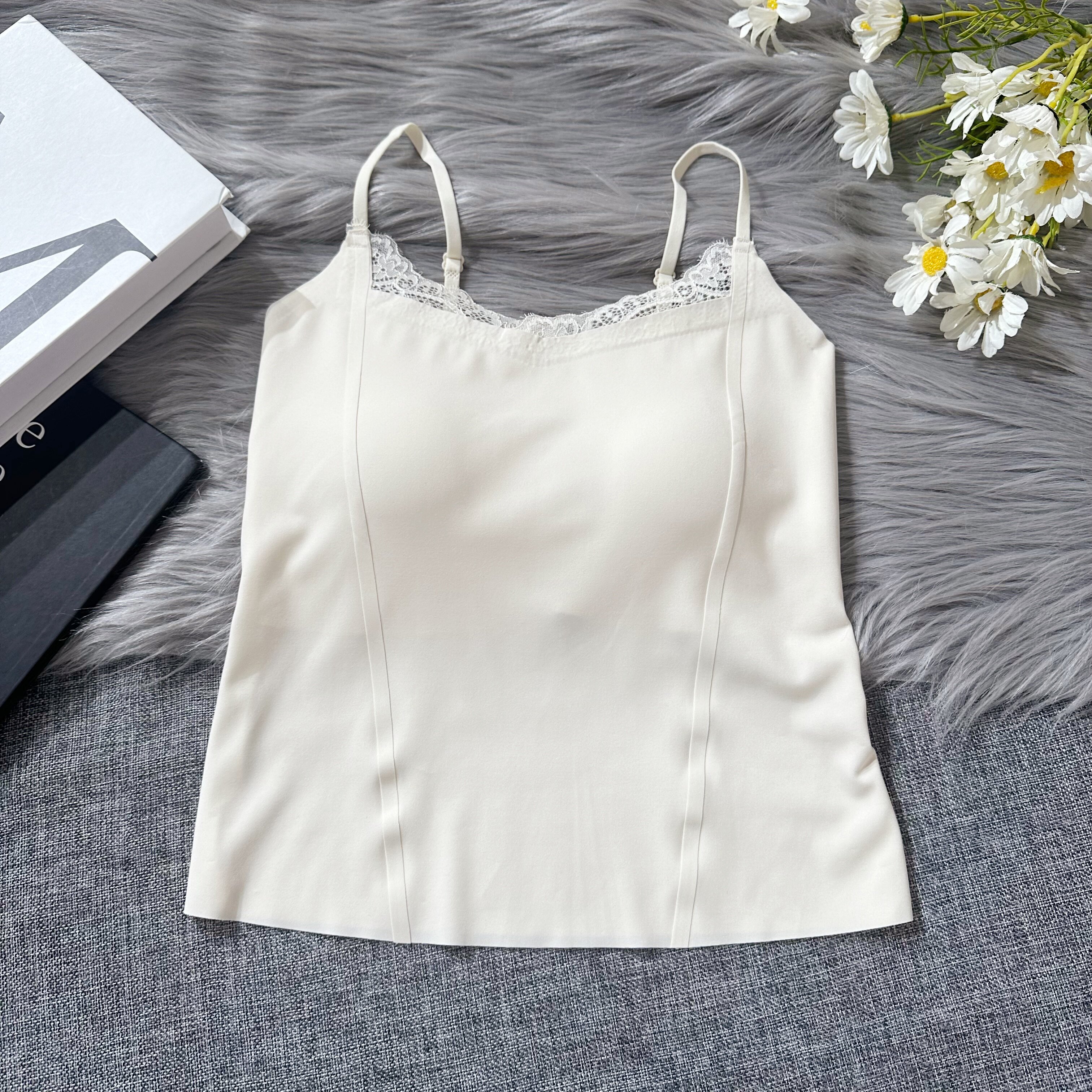 粉底液蕾丝花边吊带背心女外穿无痕美背蕾丝边防走光薄款打底衫夏