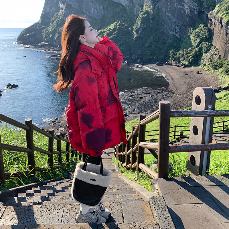 红色羽绒服女冬季2025新款短款小个子巨好看爆款90白鸭绒结婚外套