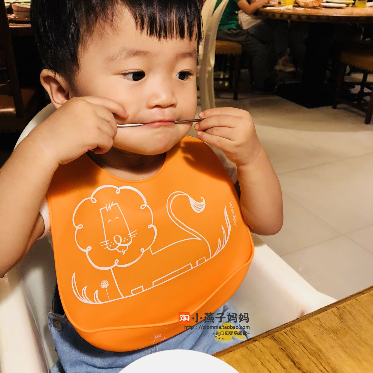 香港Galaxybaby宝宝吃饭硅胶围兜婴儿童立体防水饭兜嗯哼大王同款在类目 尿片/洗护/喂哺/推车床, 水杯/餐具/研磨/附件, 儿童餐具中 - 来自Buy2taobao.com提供专业的淘宝代购服务