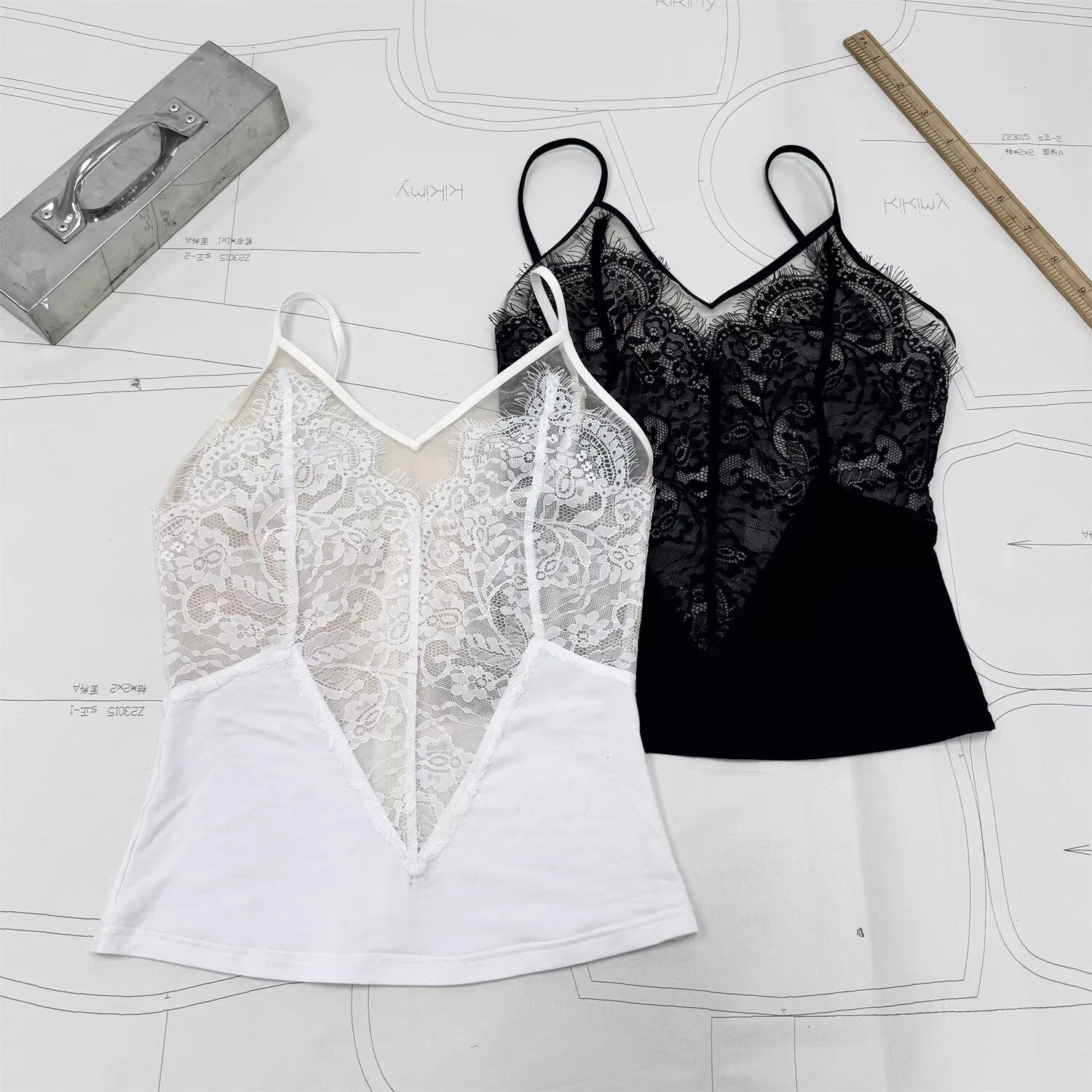 娇心尤物】N1ss@*睫毛蕾丝吊带上衣立体提花超显女人味