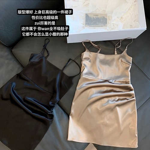 超级遮小腹方领弹力缎面吊带裙