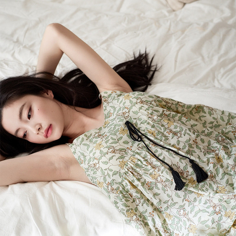 带胸垫吊带睡衣女款夏季性感时尚高级感小碎花竹纤维梭织棉家居服
