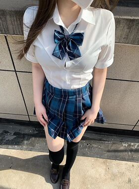 胖MM200斤特大码纯欲辣妹收腰衬衫设计感修身显瘦JK制服短袖衬衣