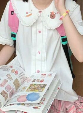 胖MM200斤特大码娃娃领小熊刺绣花边短袖衬衫学生学院风打底衫