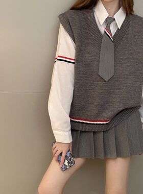 胖MM200斤特大码三件套装马甲背心盐甜针织毛衣上衣衬衫百褶裙