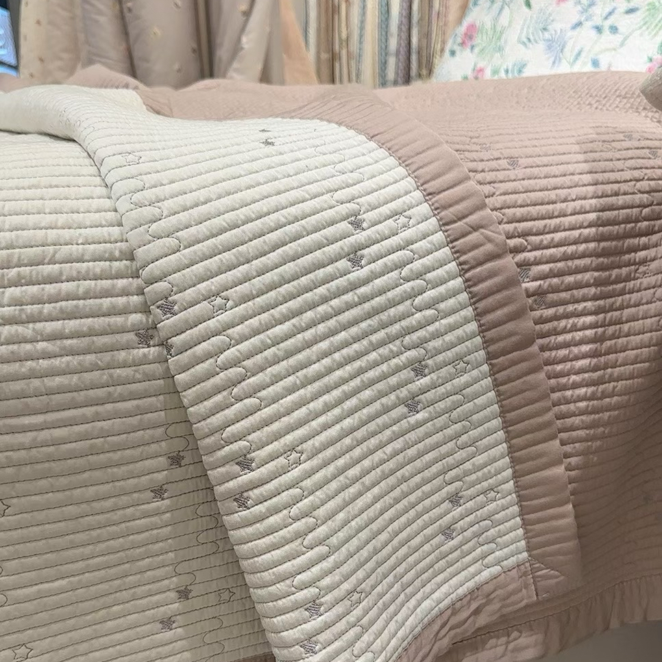 天丝莱赛尔纤维床盖 绗缝工艺双面可用 简约拼色刺绣床品盖毯