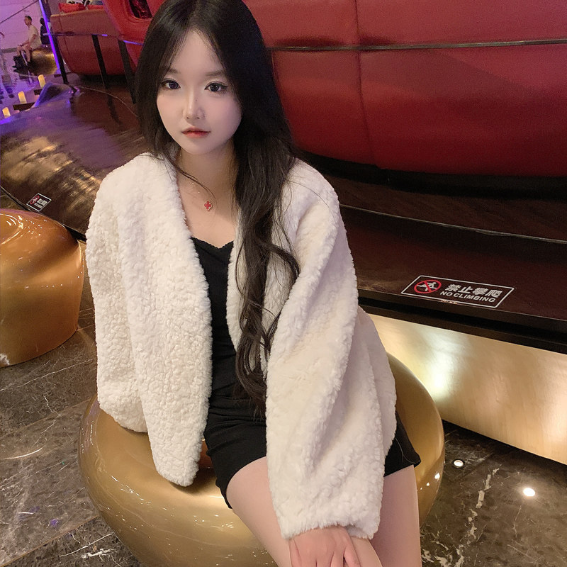2025秋冬新款女款仿皮草小外套短款羊毛一体