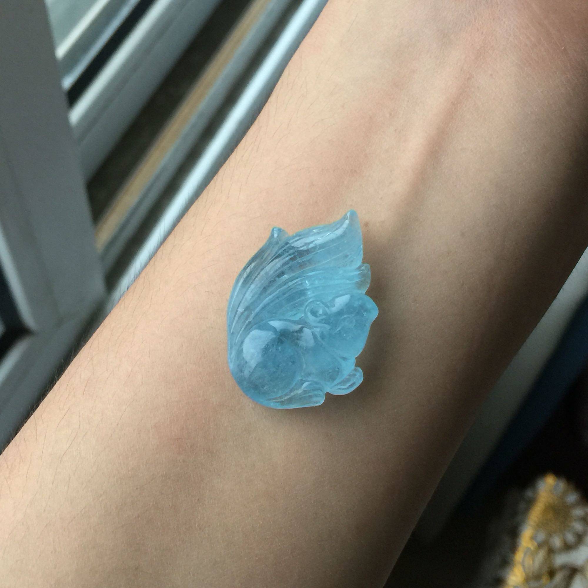 纯天然海蓝宝小松鼠吊坠蓝色原石立体雕刻件9.1克男女水晶送挂绳