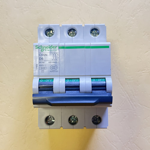 施耐德c65系列d型空气开关