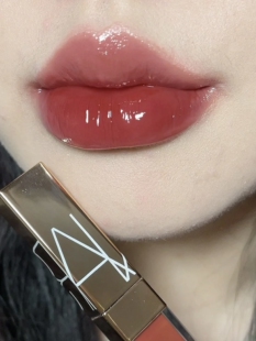 美死我算了！Nars纳斯粉金管水光镜面唇釉阿拉贡Aragon清透红茶冻