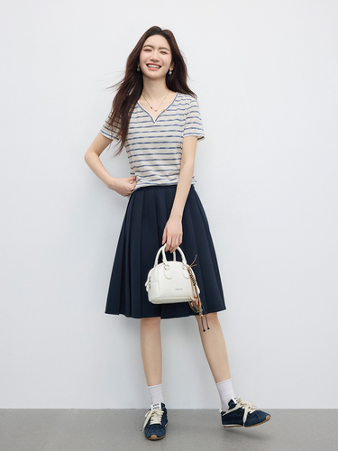 Xi World Casual Nautical Striped Short-Sleeved T-Shirt Women's Summer 2026 New Loose Lazy Design V-Neck Top