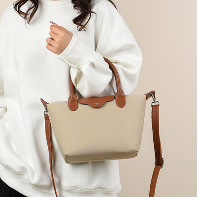 轻便防水面料Yiku多隔层空间